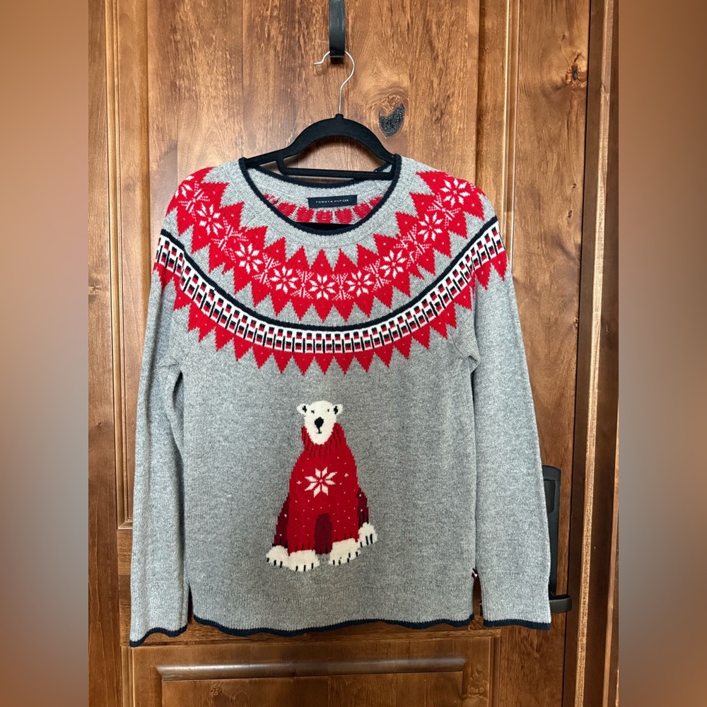 Tommy Hilfiger sweater size small.